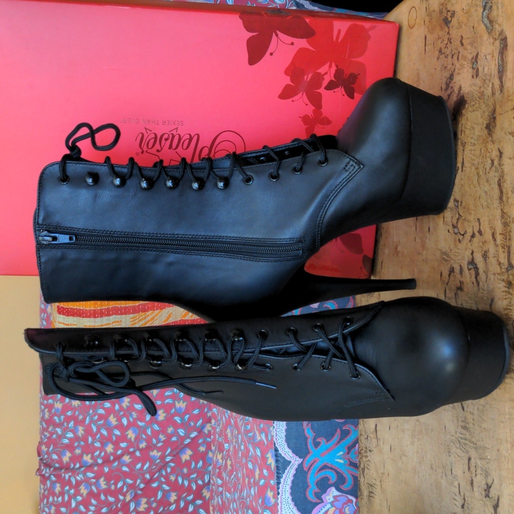 Pleaser Delight 1020 in Black *Real* Leather Size 9